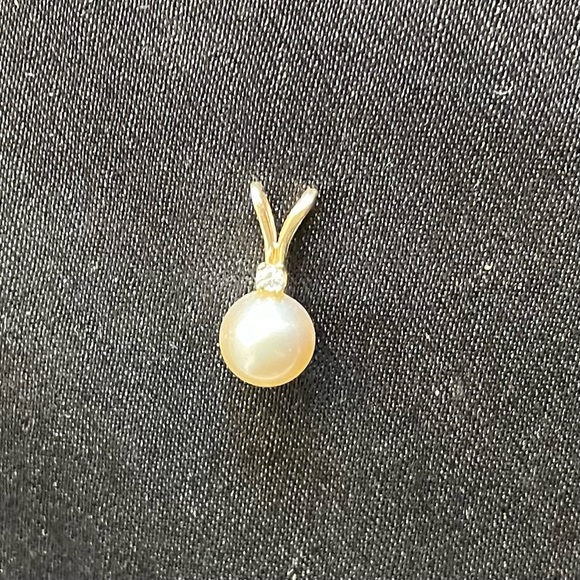 14K Faux Pearl and Faux Diamond Pendant - Picture 6 of 6